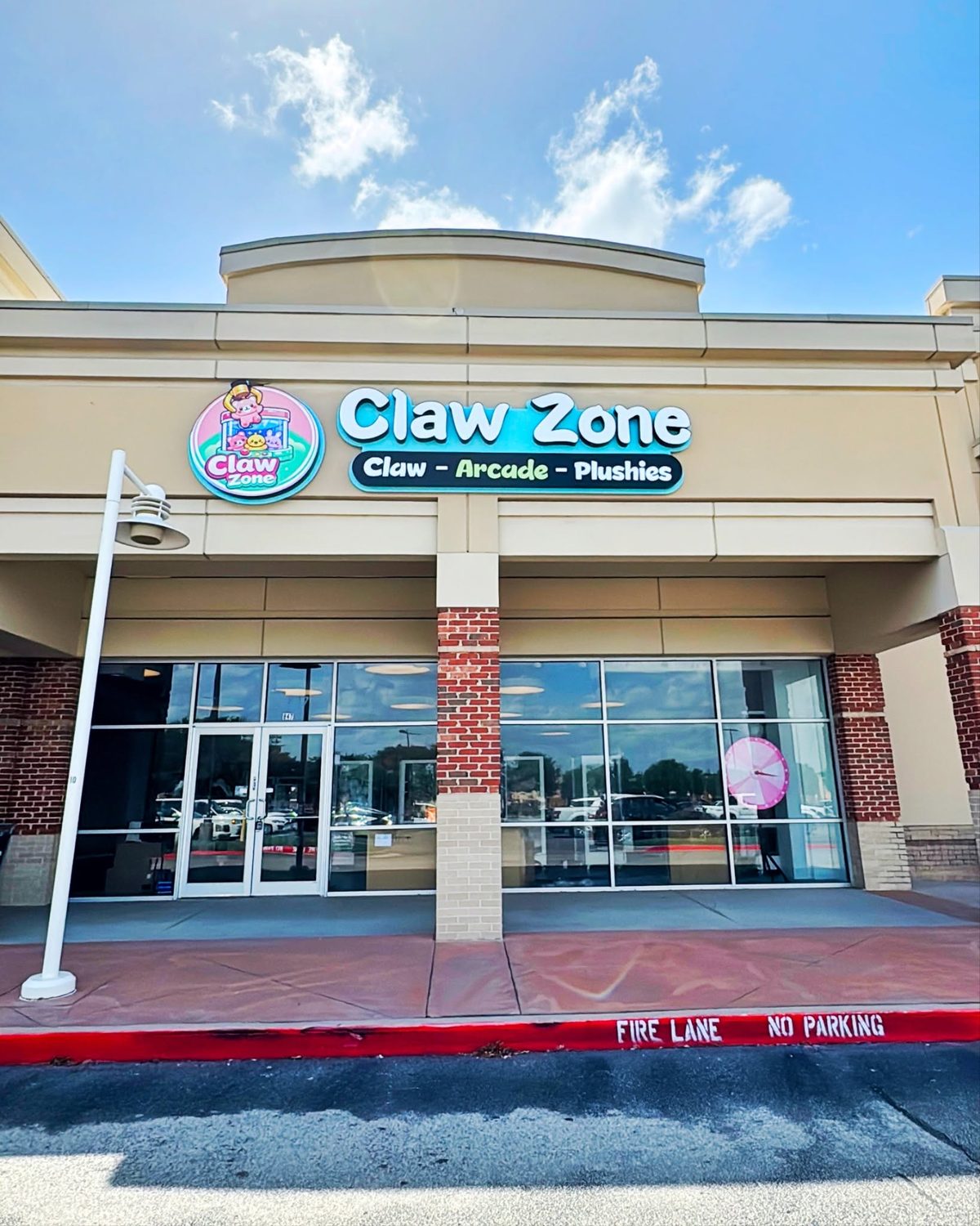 The Claw Zone storefront at 847 NE Mall Blvd in Hurst, Texas